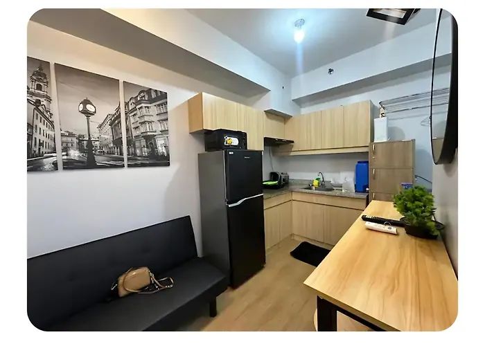 Celandine Staycation Cloverleaf * Manille